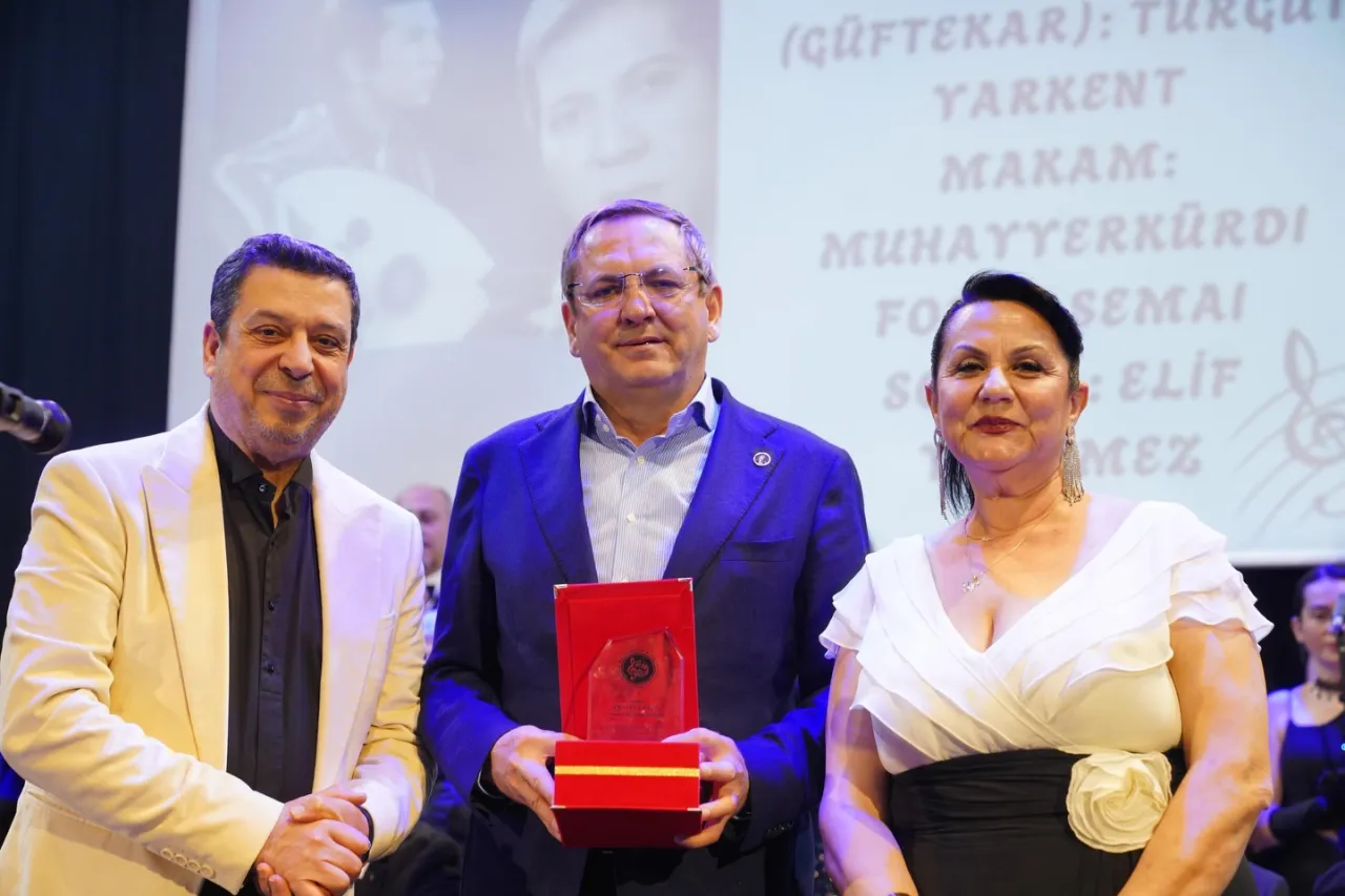 Ayvalık'ta Türk Sanat Müziği Gecesi: Kalplere Dokunan Performans