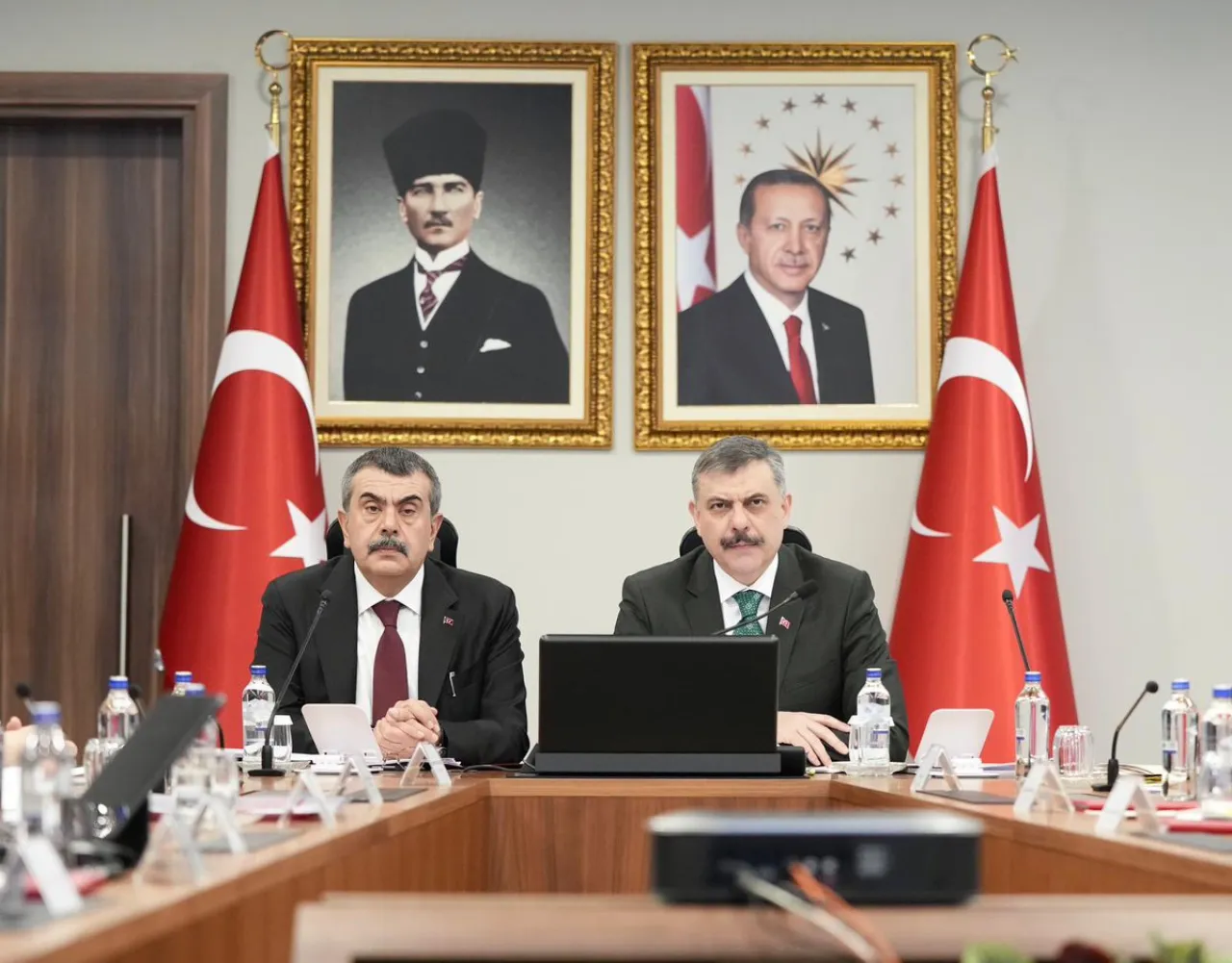 Balıkesir'de Okul Güvenliği İçin Kritik Toplantı: Vali Ustaoğlu Bakanlarla Görüştü