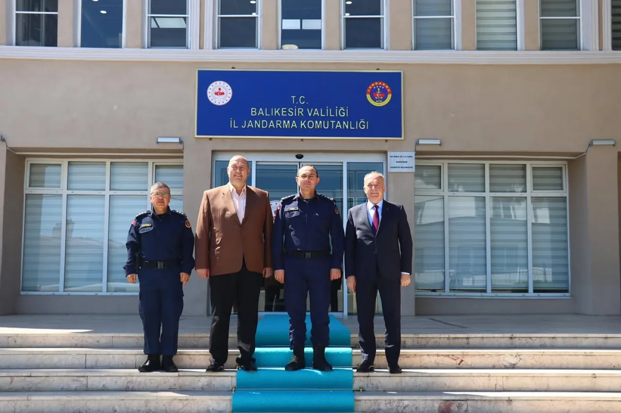 Dursunbey ve Bigadiç Belediye Başkanları Yeni Jandarma Komutanını Ziyaret Etti