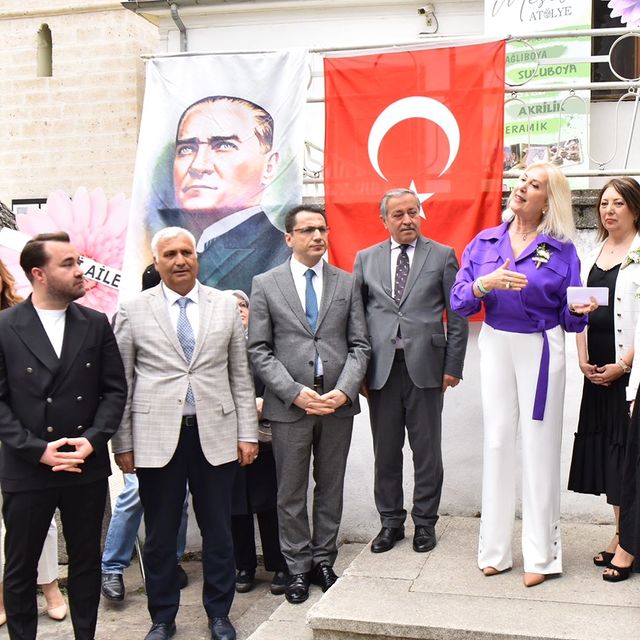 Belediye Başkan Yardımcısı Mehmet Derdiman, Yerel Sanat Kursiyerlerinin Sergisine Katıldı