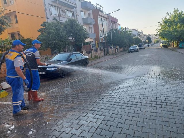 Bandırma Belediyesi Temizlik Çalışmalarına Hız Kesmeden Devam Ediyor