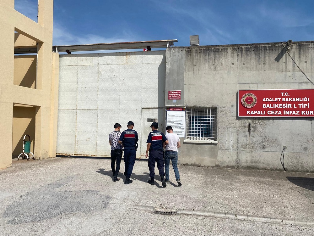 Balıkesir’de Uyuşturucu Operasyonu: 2 Şüpheli Tutuklandı