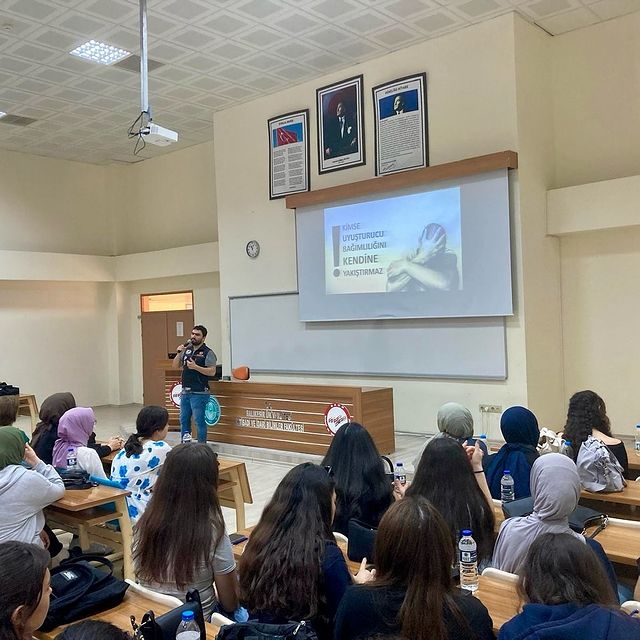 Balıkesir Üniversitesi’nde Uyuşturucu Farkındalığı İçin Bilgilendirme Faaliyetleri Düzenlendi