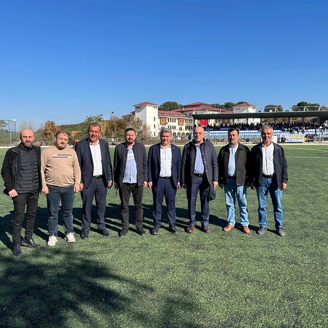 İvrindi Belediyespor ve Ayvalık Küçükköyspor’un Birlikteliği Büyük İlgi Gördü