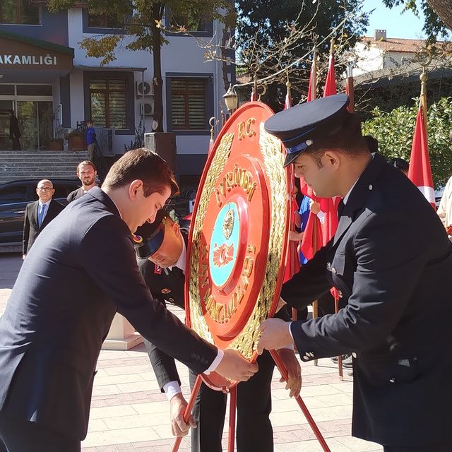 Cumhuriyet Bayramı Çelenk Sunma Töreni, İvrindi’de Gerçekleşti