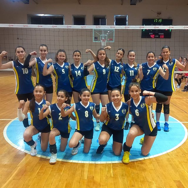 Midi Kızlar Voleybol Ligi İlk Maçında Burhaniye Ören Spor Kulübü Büyük Bir Başarı Elde Etti