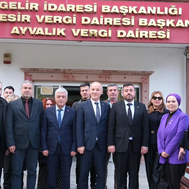 Milliyetçi Hareket Partisi (MHP) Ayvalık İlçe Başkanı ve Belediye Meclis Üyeleri Vergi Dairesi Müdürünü Ziyaret Etti