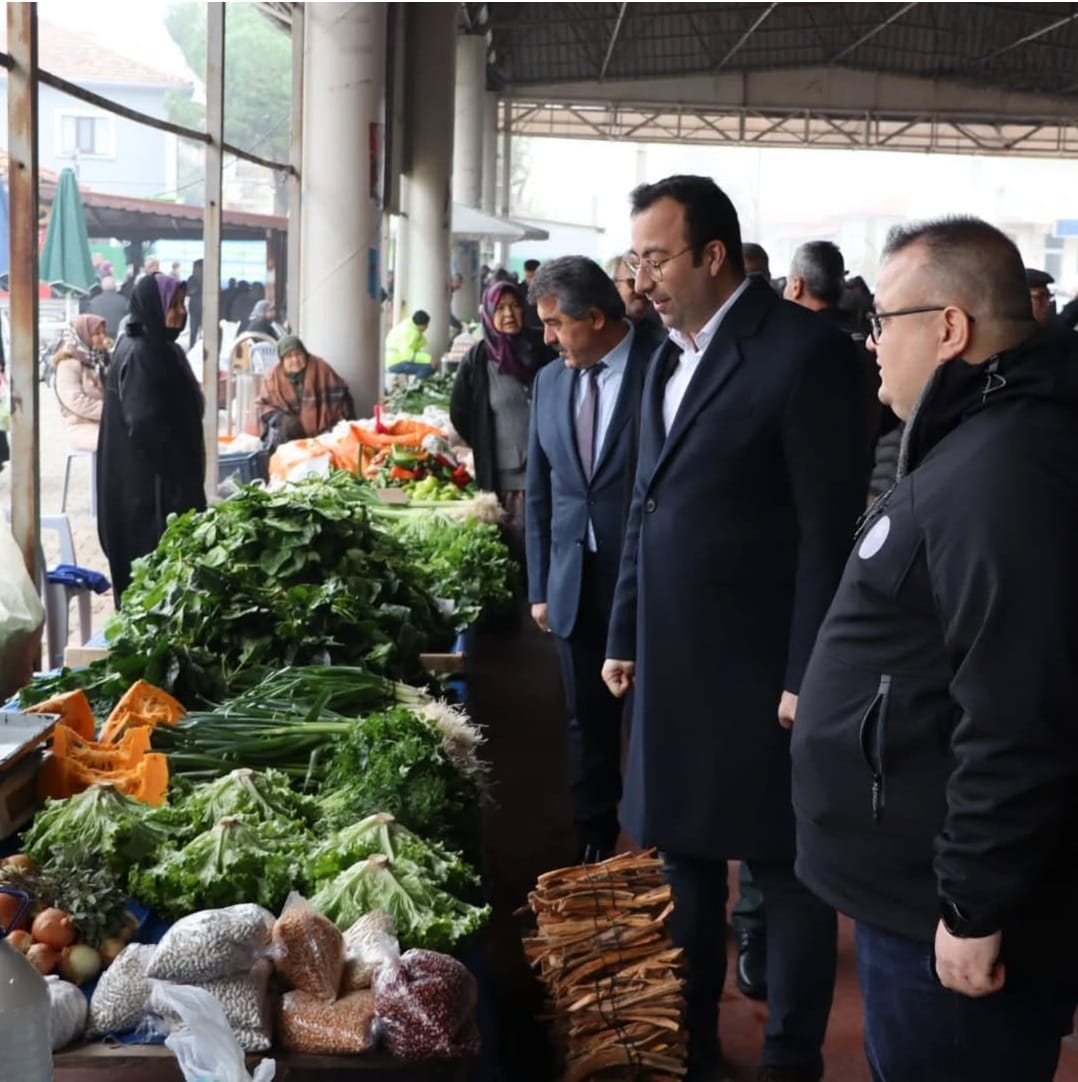 Kepsut’ta İlçe Kaymakamı Pazar Yerini Ziyaret Etti