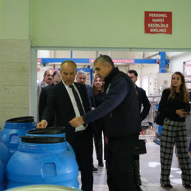 MHP Ayvalık İlçe Yönetimi TARİŞ Fabrikası’nı Ziyaret Etti