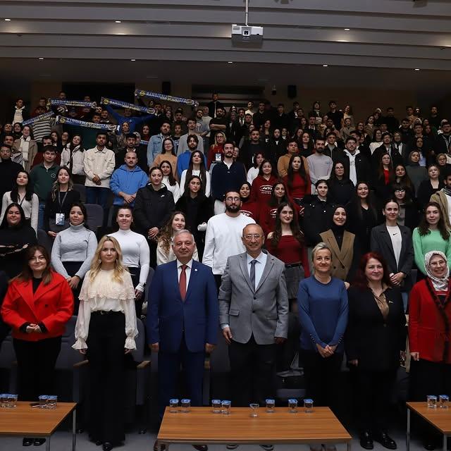 Belediye Başkan Yardımcısı ve Meclis Üyesi, Özel Bireylere Destek İçin Seminere Katıldı