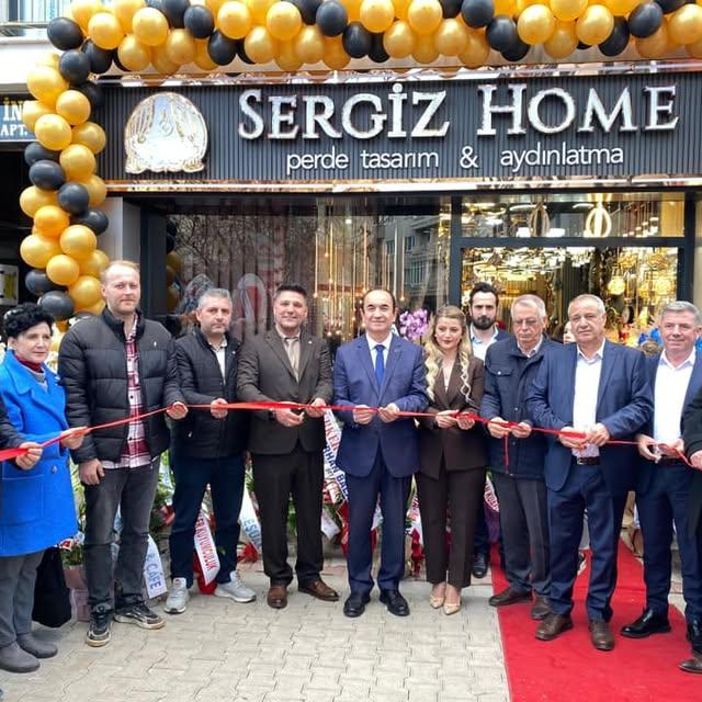 Gönen Ticaret Odası Yönetim Kurulu Başkanı İsmail Mutlu, Oda Meclis Başkanı Yusuf Çetinkaya ve İlçe Kaymakamı Ahmet Altıntaş, Sergiz Home’un Resmi Açılışında Buluştu