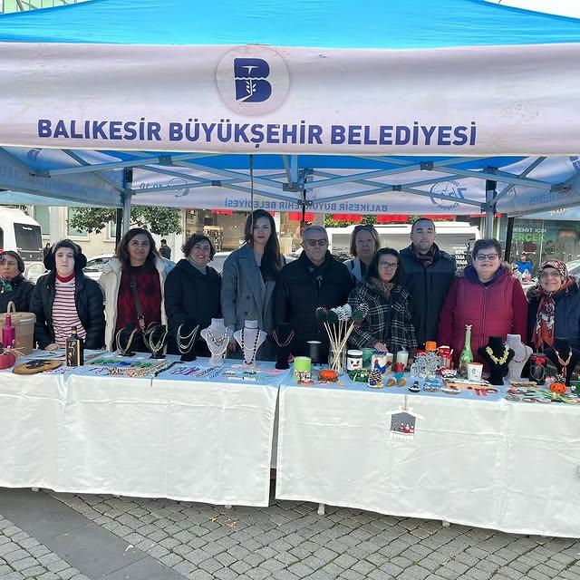 Edremit Halk Eğitimi Merkezi’nden Özel Bireylere El Sanatları Kursu