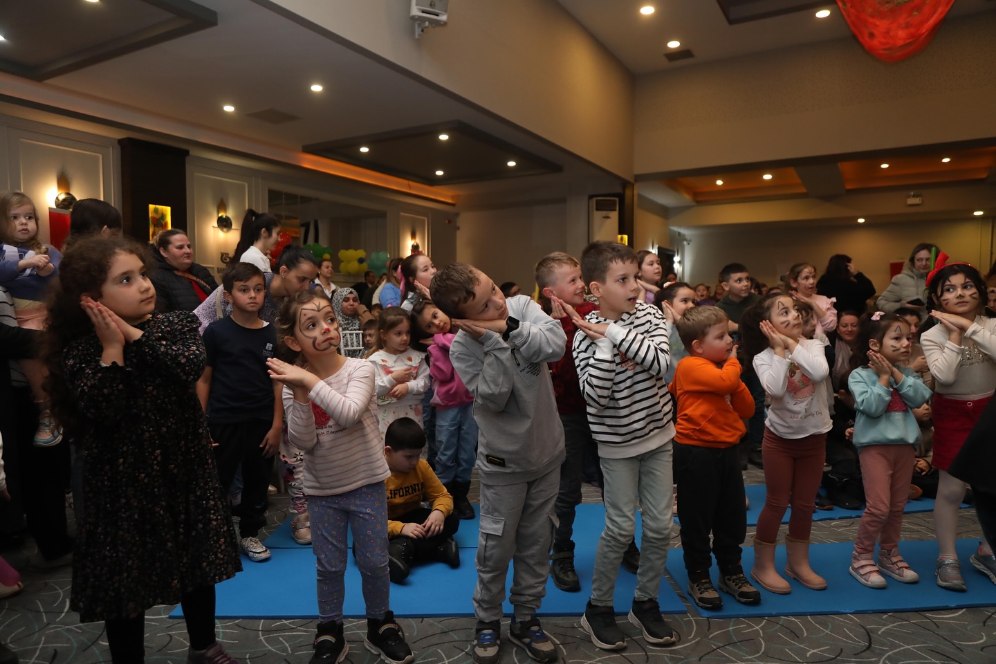 Bandırma’da Renkli Yarıyıl Şenliği: Çocukların Tatil Coşkusu