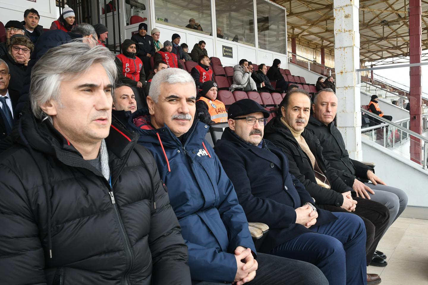 Vali İsmail Ustaoğlu Bandırmaspor ve Ankara Keçiörengücü Maçını Tribünden İzledi