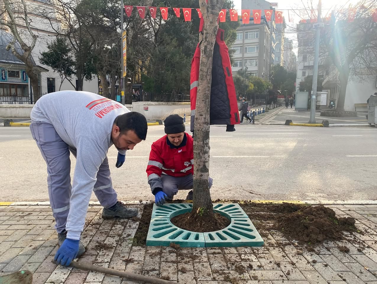 Bandırma Belediyesi’nden Kaldırımlar İçin Çevre Dostu Çözüm