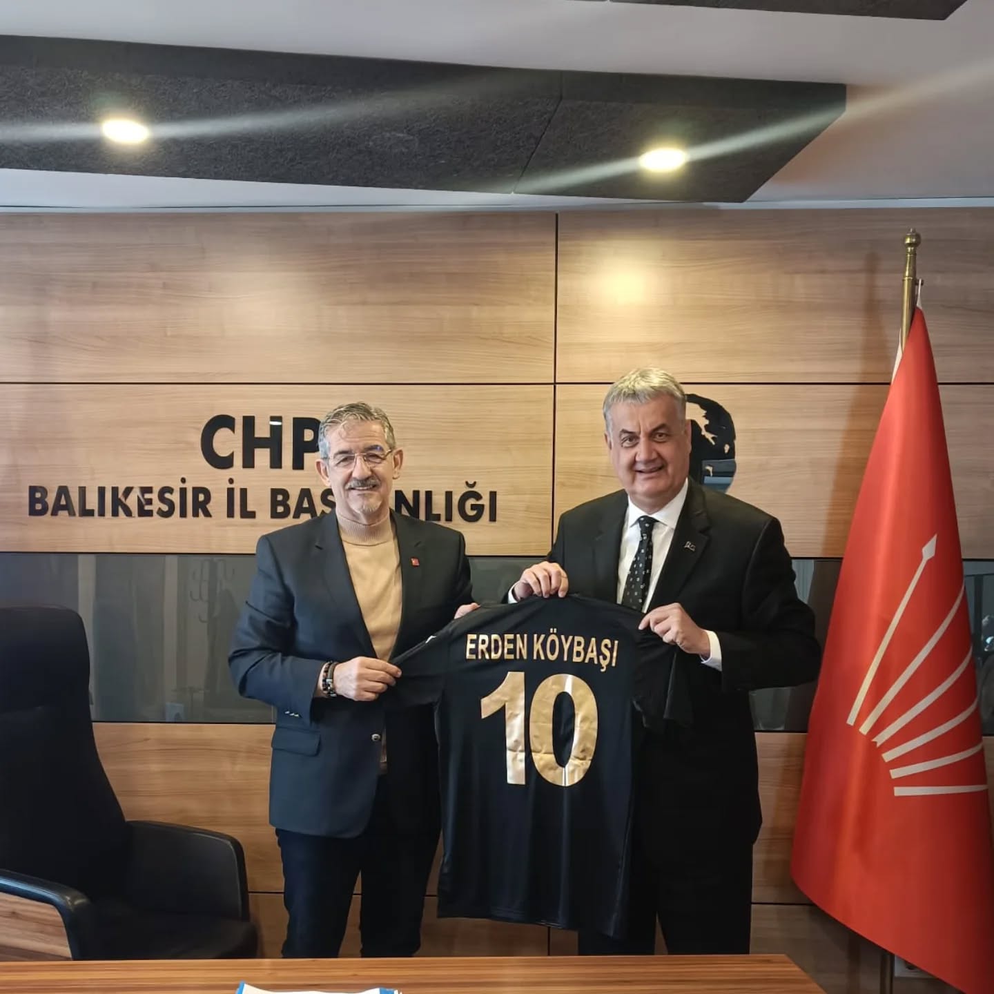 CHP Balıkesir İl Başkanlığı, Edremit Belediye Başkan Yardımcısı ve Spor Kulübü Başkanı Cavit Cebeci’yi Ağırladı