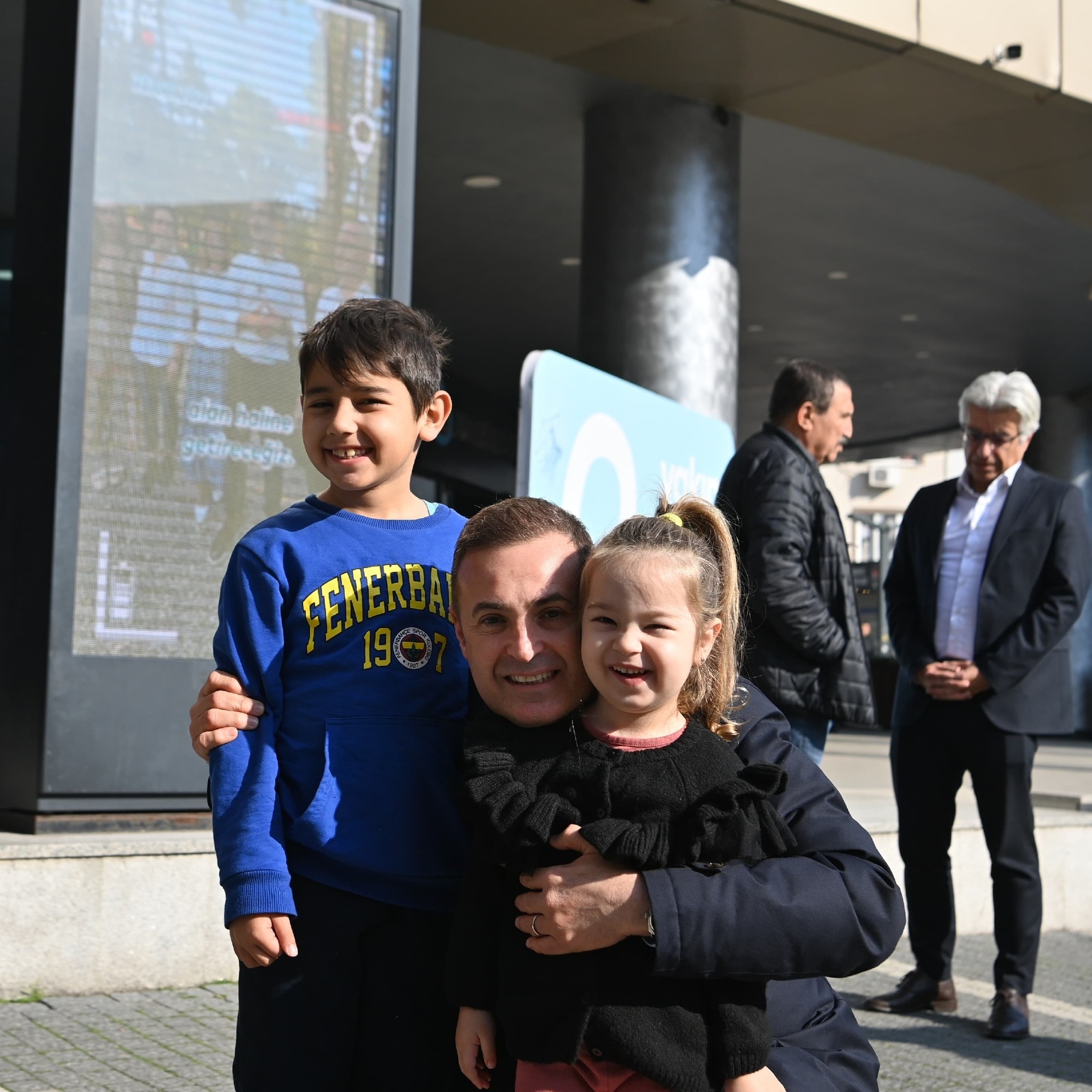 Balıkesir Büyükşehir Belediye Başkanı Ahmet Akın, Sokak Gezintisi ile Halka Kulak Verdi