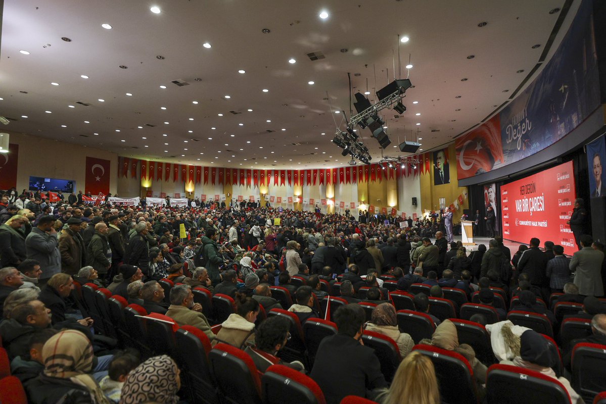 CHP Genel Başkanı Özgür Özel, Erzurum’da Halk Buluşması Düzenledi