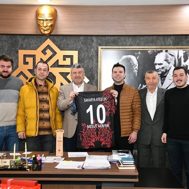 Karesi Belediye Başkanı Mesut Akbıyık, Sakarya Ateşi Spor Kulübü Başkanı ve Yöneticilerini Ağırladı