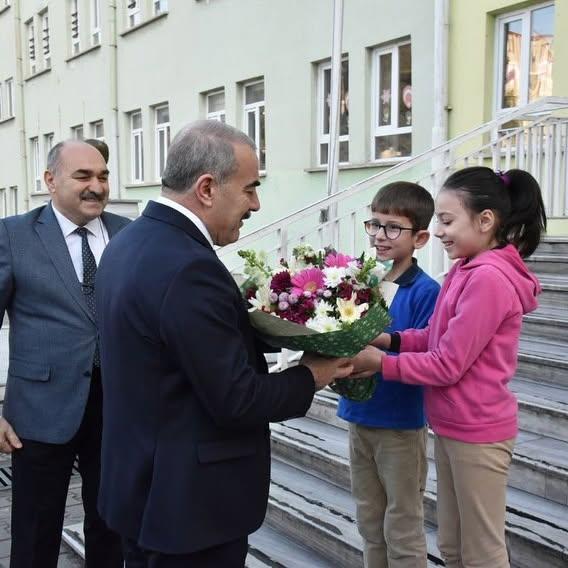 Balıkesir İl Milli Eğitim Müdürü Manyas İstiklal İlkokulu’nu Ziyaret Etti