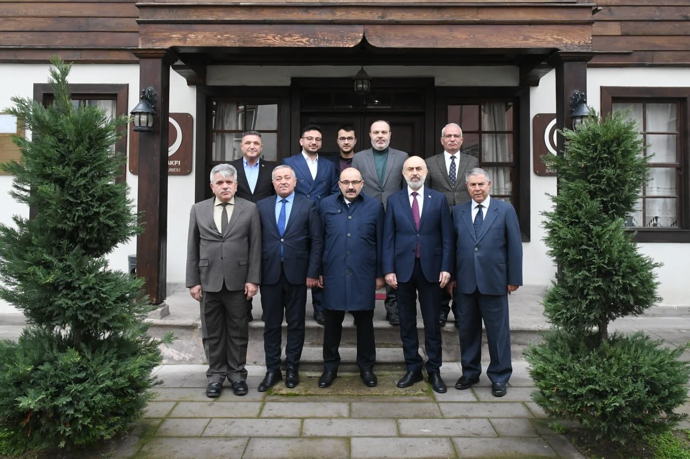 Vali İsmail Ustaoğlu, Birlik Vakfı Balıkesir Şubesi’ni Ziyaret Etti