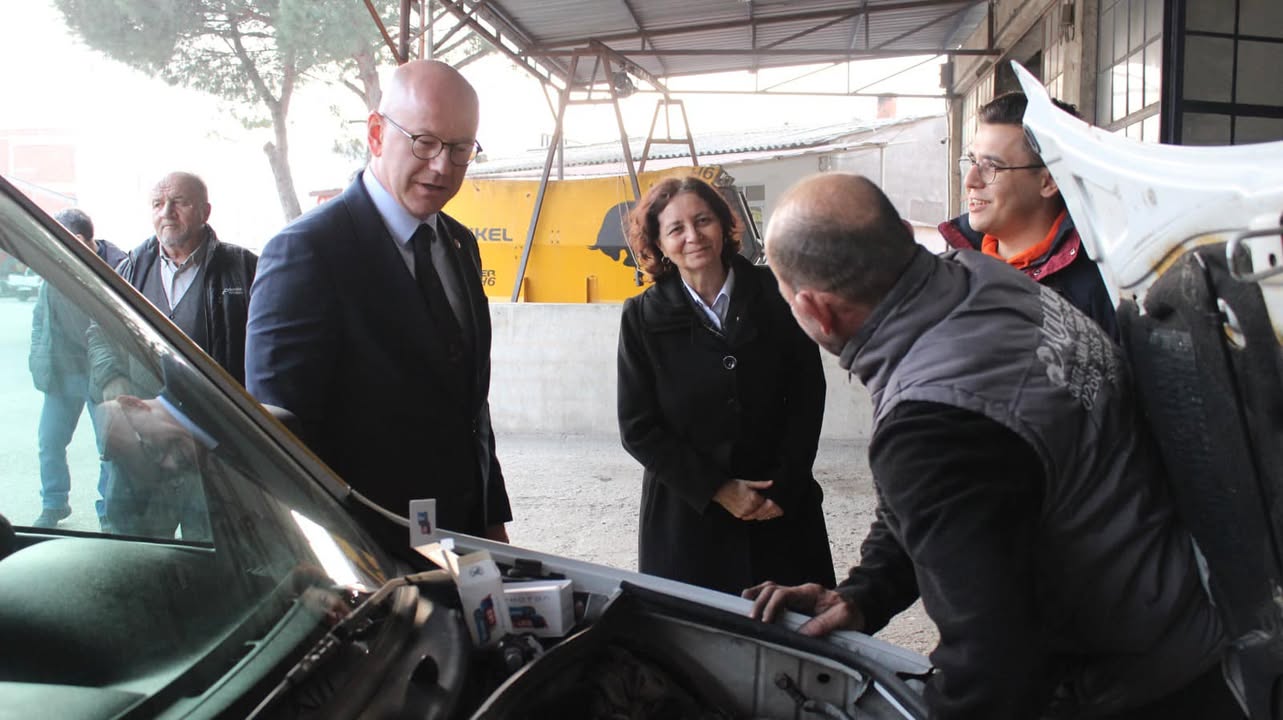 CHP Susurluk Heyeti İlçe Halkıyla Kucaklaşıyor