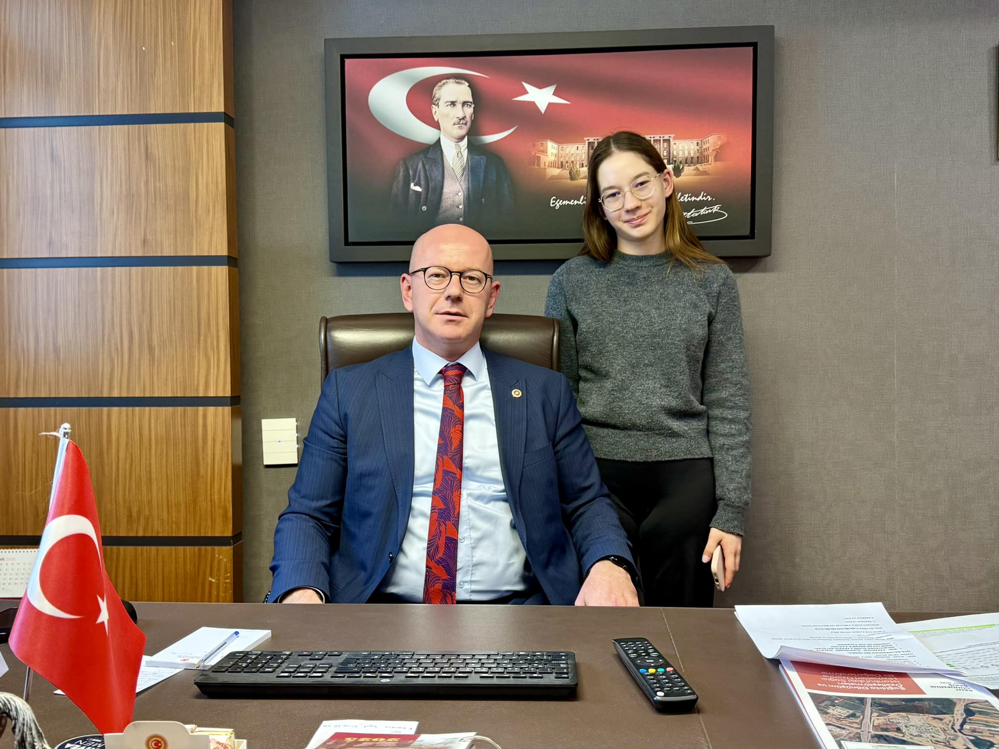 TBMM’de Babasına Güç Veren Özel Ziyaretçi