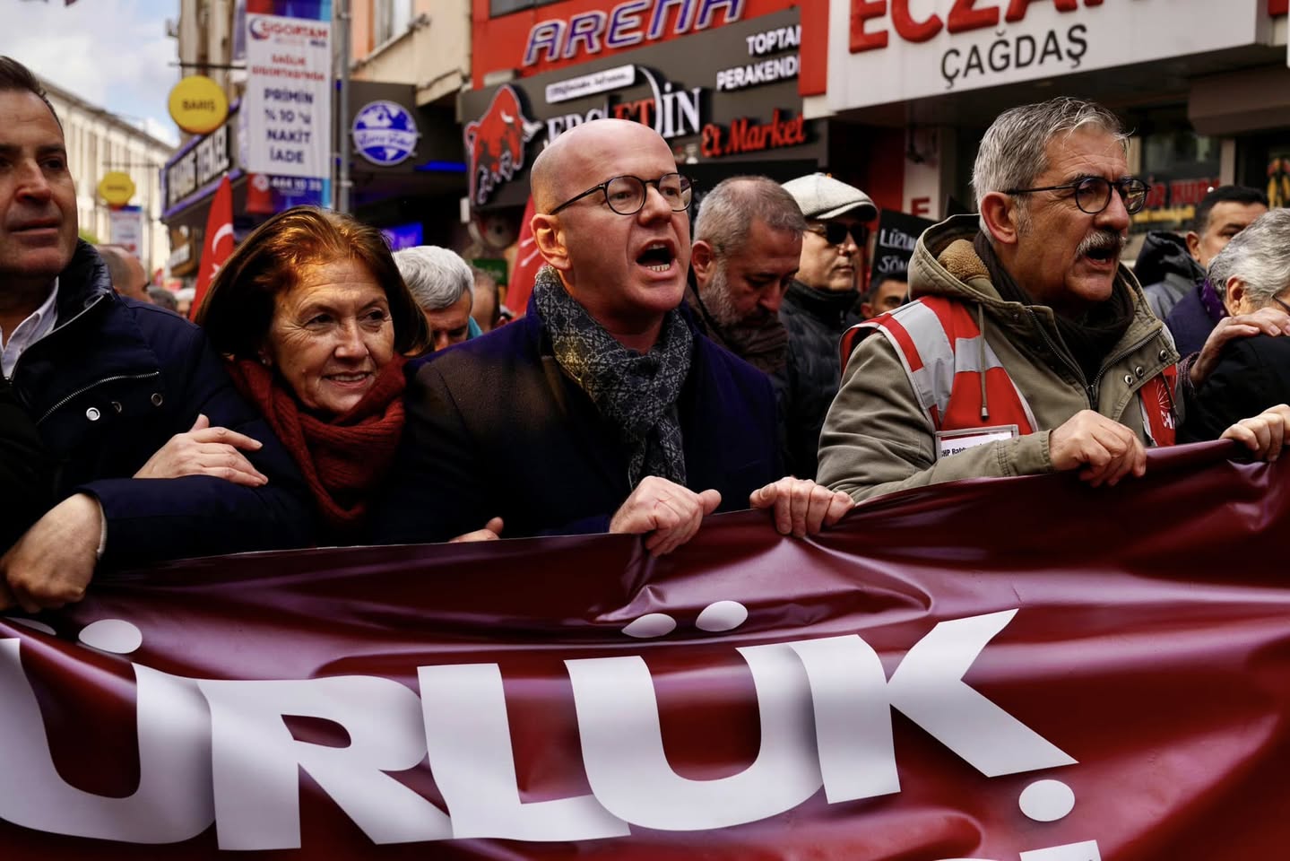 Balıkesir’de Halk Demokrasi ve Özgürlük İçin Yürüdü