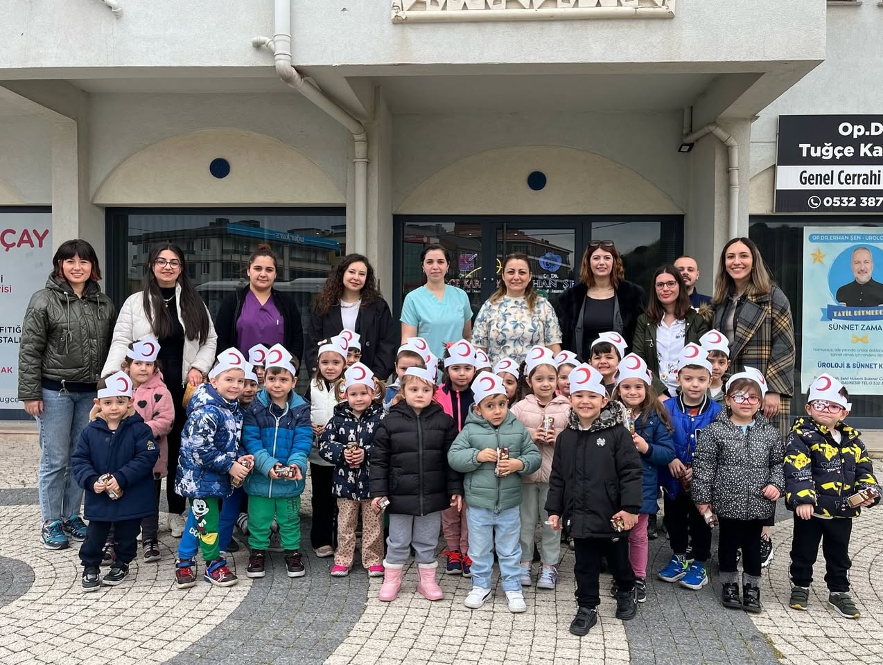 Bandırma’da Kreş Öğrencileri, 14 Mart Tıp Bayramı’nda Doktoru Ziyaret Etti