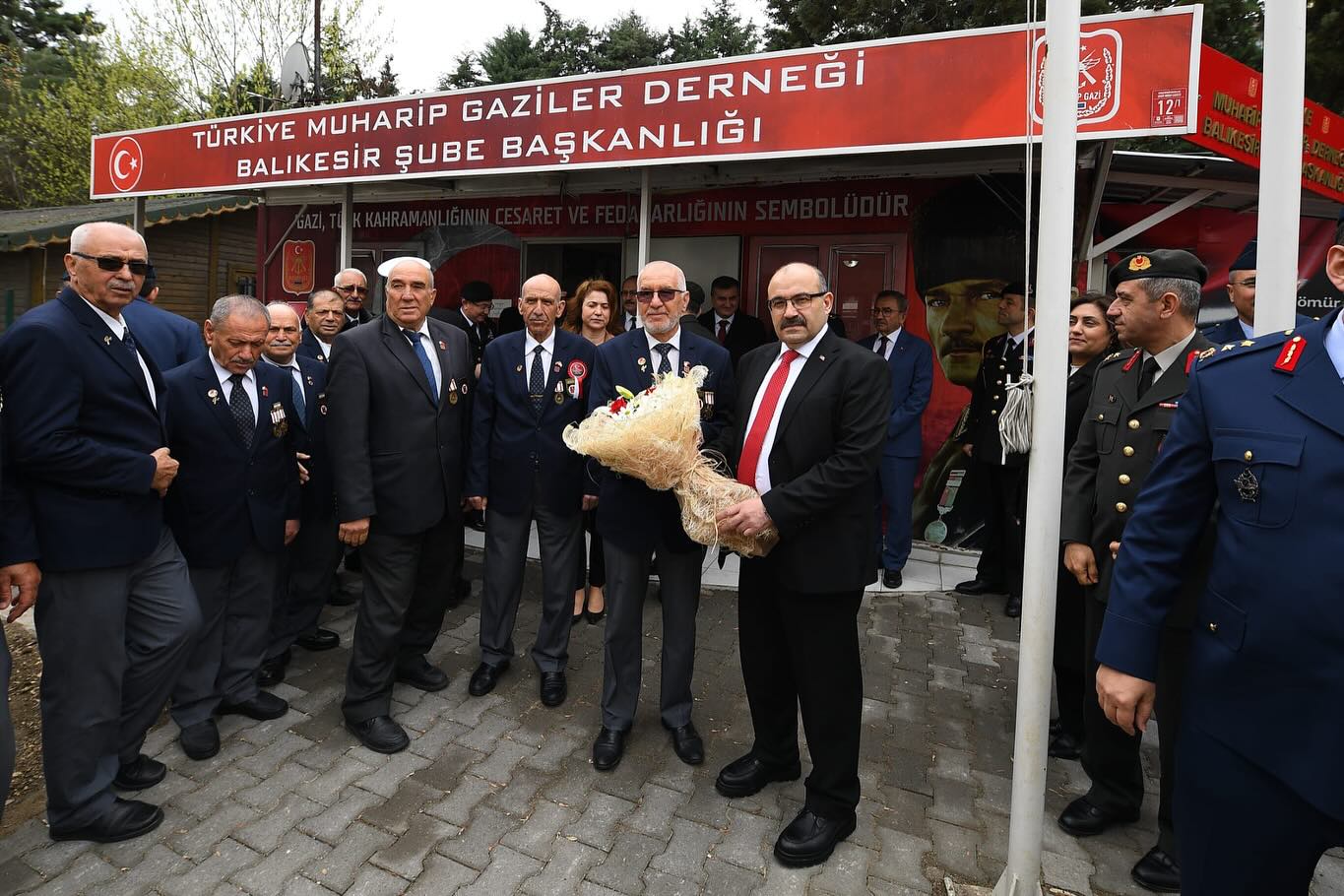 Balıkesir Valisi, 18 Mart Şehitleri Anma Günü’nde Gazileri Ziyaret Etti