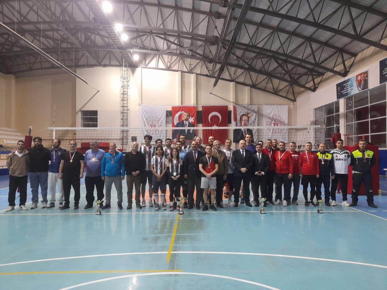 Erdek’te Kurumlar Arası Voleybol Turnuvası Tamamlandı