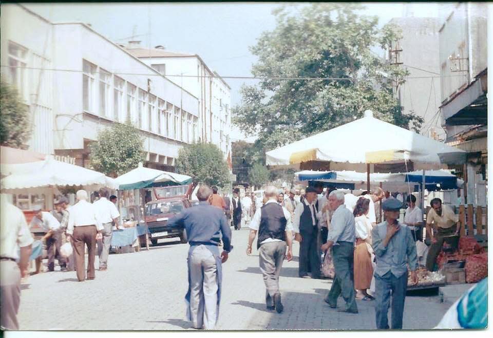 Gönen’de Eski Belediye Binası ve Salı Pazarı Yenileniyor