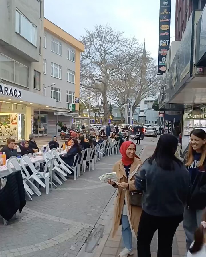 Gönen’de Esnaf ve Halk İftarda Buluştu